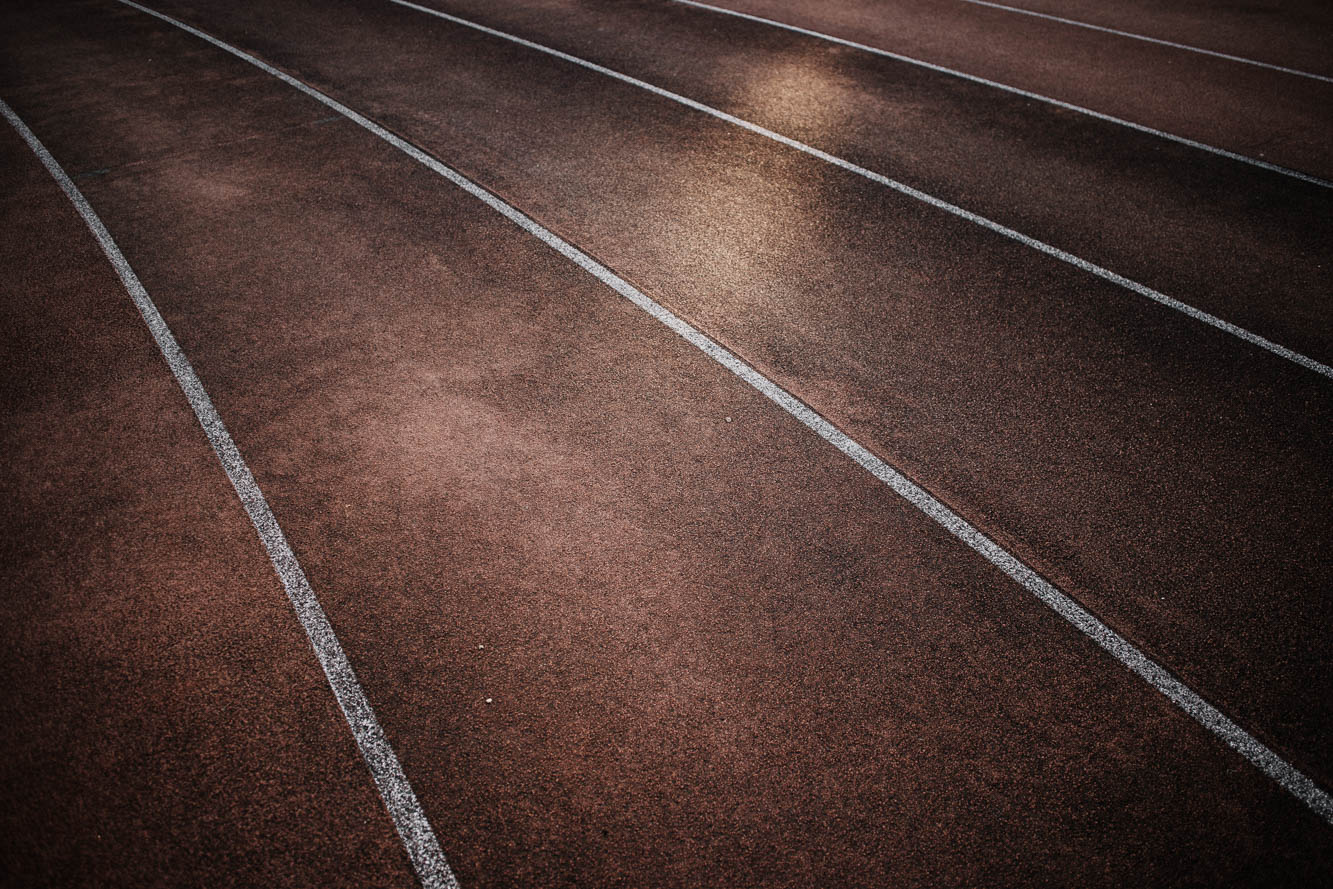 early morning on the track - sports photographer Germany - training session running
